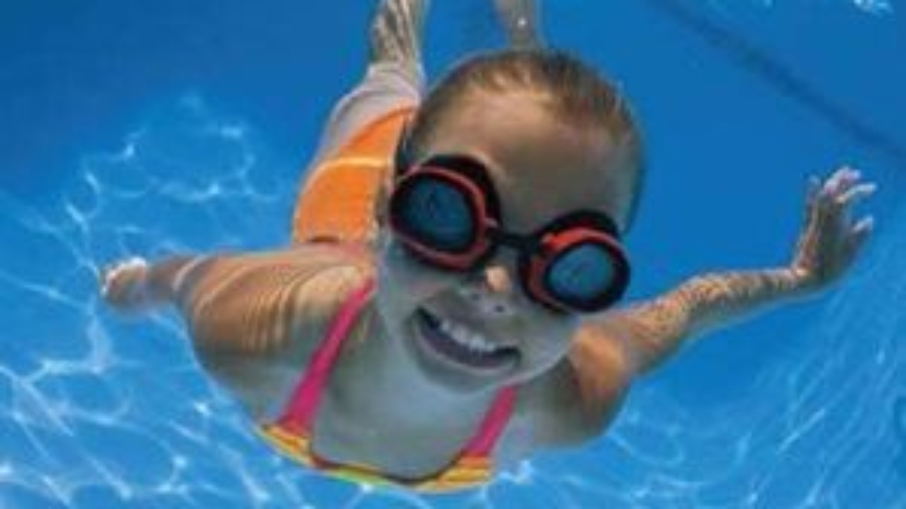 Comunidad al día, Adolescentes enseñan a los niños sobre la seguridad del agua